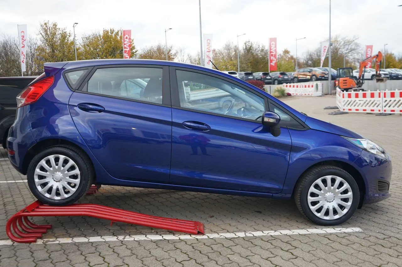 Ford Fiesta 1.4i Einparkhilfe hinten...  Image 2