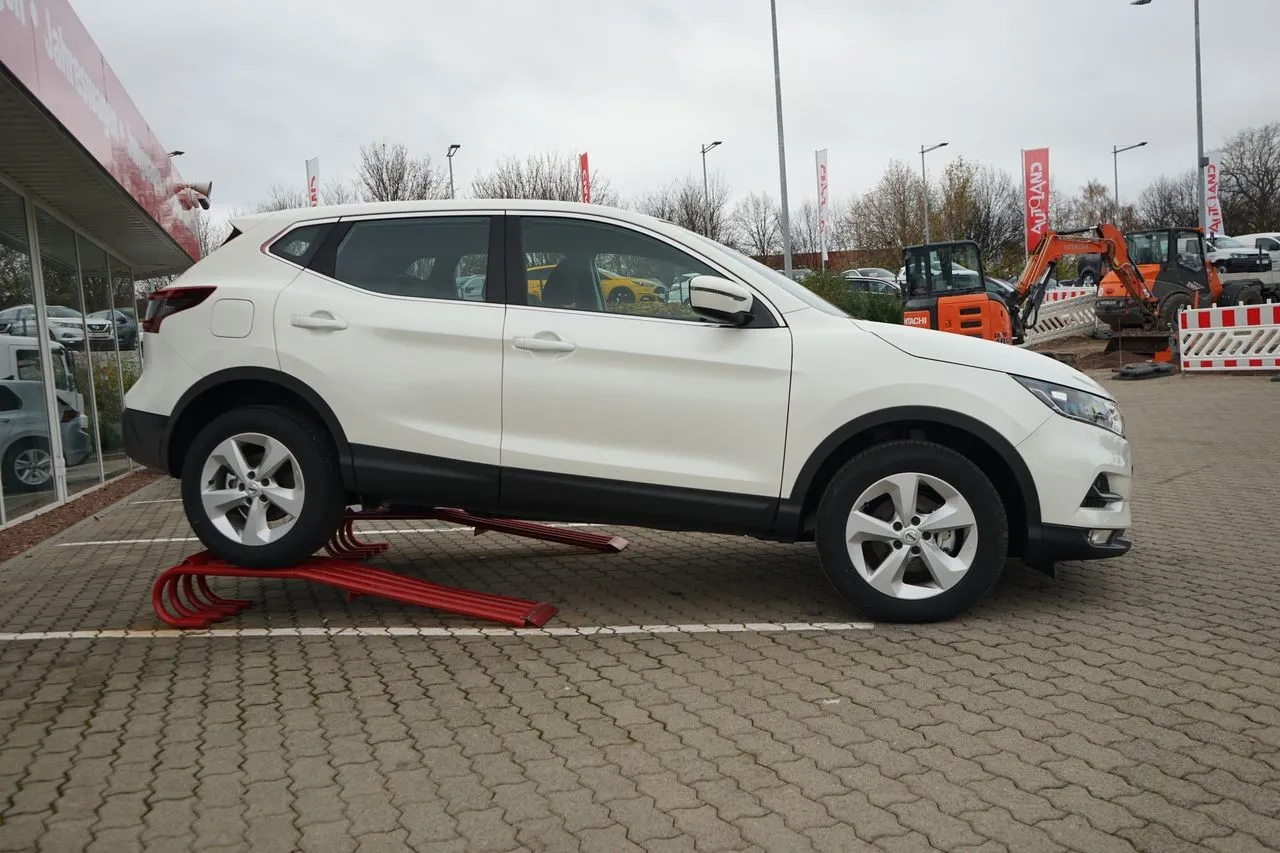 Nissan Qashqai 1.3 DIG-T...  Image 2